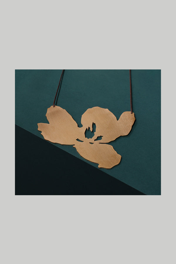 The Saffron Neckpiece