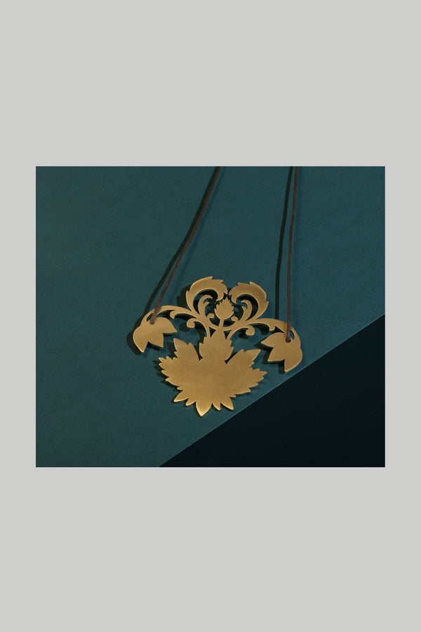 The Maple Neckpiece
