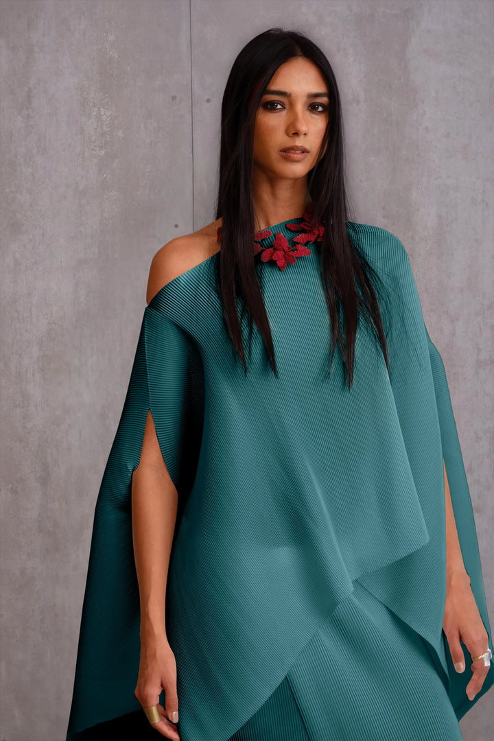 Pleated Short Poncho